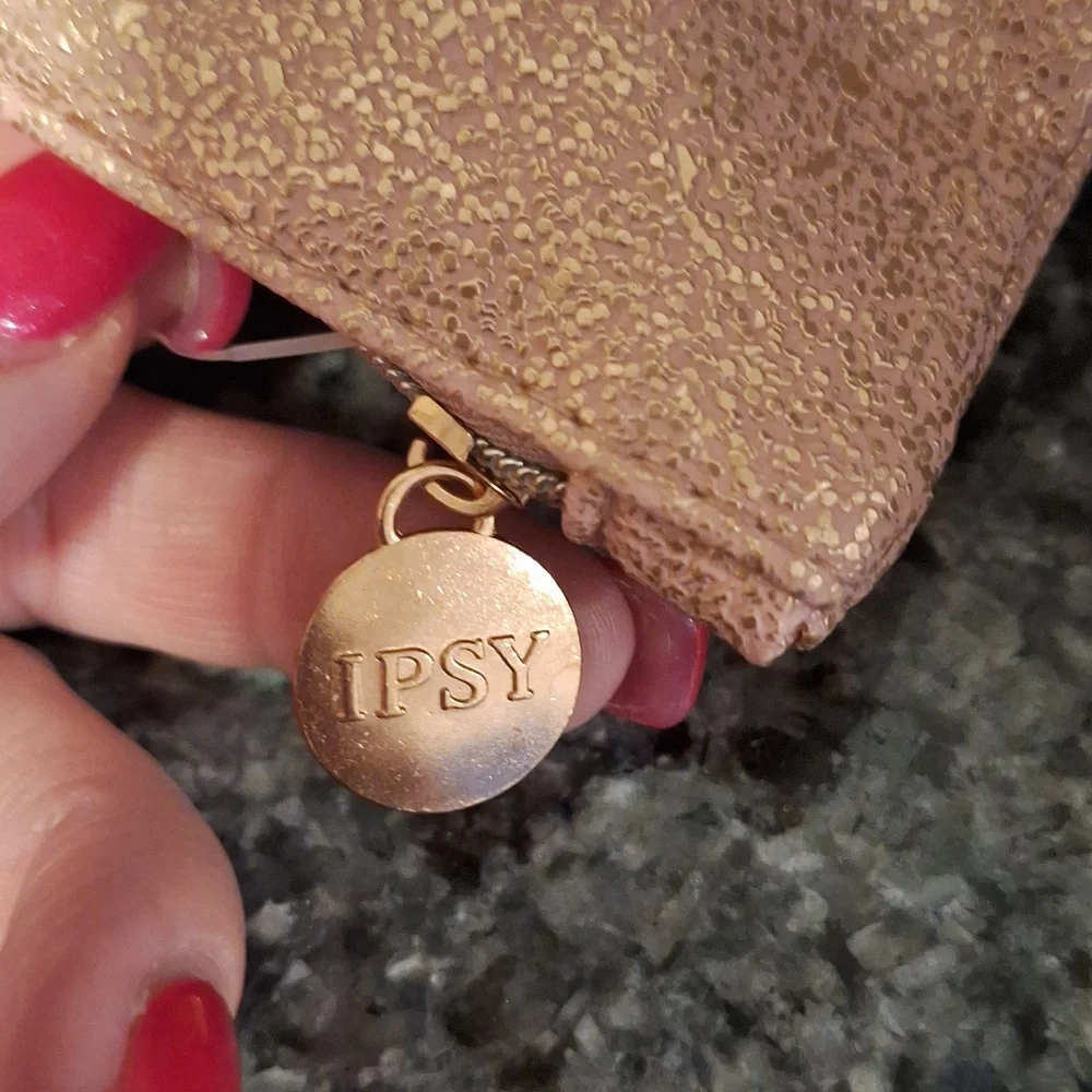 BUYERS GIVAWAY!  Pink Metallic Bag, Brush Set, Lip Gloss &  Elf Bronzer! - Picture 3 of 8